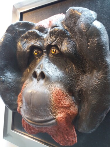 Sculpture intitulée "Orang outan" par Bobraïs, Œuvre d'art originale, Argile Monté sur Panneau de bois