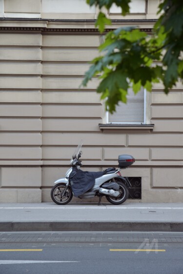 摄影 标题为“motorcycle under wi…” 由Alen Gurovic, 原创艺术品, 非操纵摄影