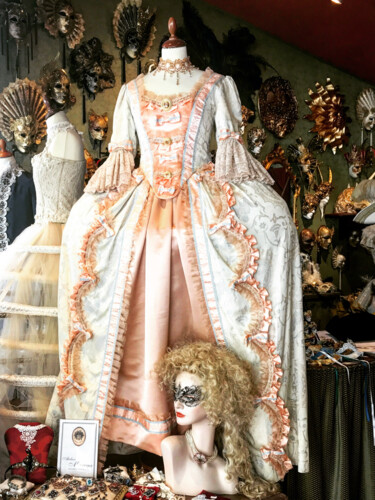 a lady with the mask, Venice Photographie intitulée "a lady with the mas…" par Katherine Lee, Œuvre d'art originale, Photographie numérique
