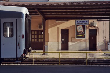 摄影 标题为“Railway station in…” 由Alen Gurovic, 原创艺术品, 非操纵摄影