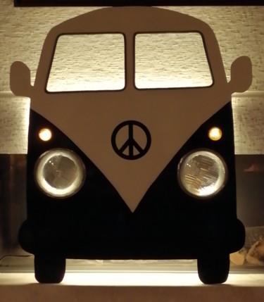 Sculptuur getiteld "Mon Van Lumineux" door Andregeometricart, Origineel Kunstwerk, Graffiti Gemonteerd op Houten paneel