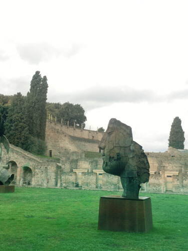 the burden of thinking, Pompei Photographie intitulée "the burden of think…" par Katherine Lee, Œuvre d'art originale, Photographie numérique