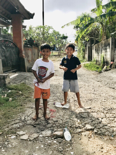happy childhood, Bali Photographie intitulée "happy childhood, Ba…" par Katherine Lee, Œuvre d'art originale, Photographie numérique