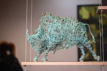 Bull (32x22x45 3.6kg copper) Sculptuur getiteld "Bull (32x22x45 3.6k…" door Karen Axikyan, Origineel Kunstwerk, Metalen