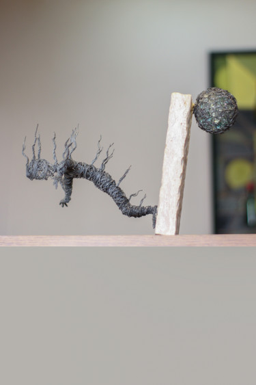 Deep (22x32x19 2.2kg iron, glass, travertine) Sculpture intitulée "Deep (22x32x19 2.2k…" par Karen Axikyan, Œuvre d'art originale, Métaux