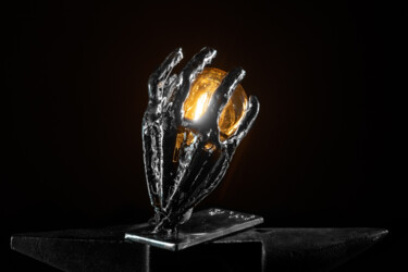 Skulptur mit dem Titel "Metal Hand" von Manuel Quaresima, Original-Kunstwerk, Metalle