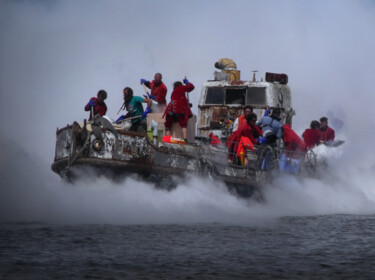 Fotografia intitolato "Smoke boat" da Angie Black, Opera d'arte originale, Fotografia digitale