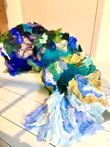Sculpture intitulée "Vague mouvement" par Koki, Œuvre d'art originale, Tissu