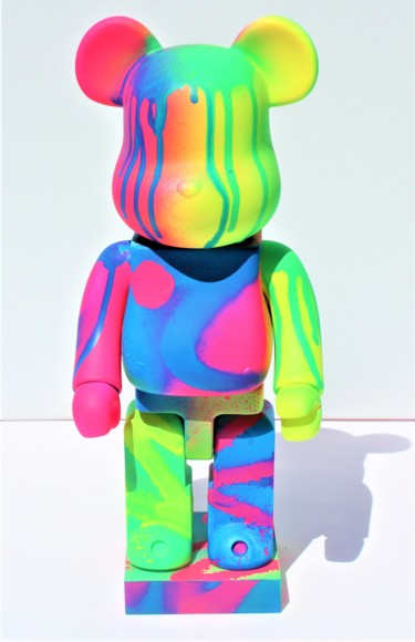 Sculpture titled "BEARBRICK MAT" by Mathieu Menu, Original Artwork, Spray paint