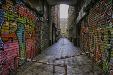 Photographie intitulée "Ruelle parisienne" par Christelle Prieur, Œuvre d'art originale, Photographie numérique