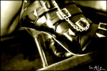 Photographie intitulée "TOMYFEET" par Scalp, Œuvre d'art originale