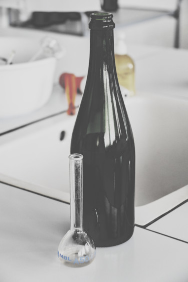Photographie intitulée "Champagne en labora…" par Christelle Prieur, Œuvre d'art originale, Photographie numérique