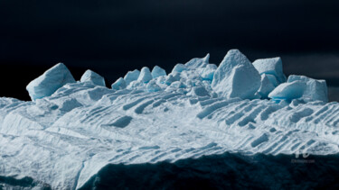 Photography titled "The Great Escape #3" by Hélène Tourbine, Original Artwork, Digital Photography Mounted on Aluminium