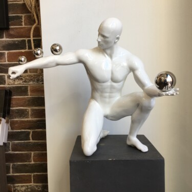 Juggler (LAST PIECE glossy white) Scultura intitolato "Juggler (LAST PIECE…" da Andrea Giorgi, Opera d'arte originale, Resina
