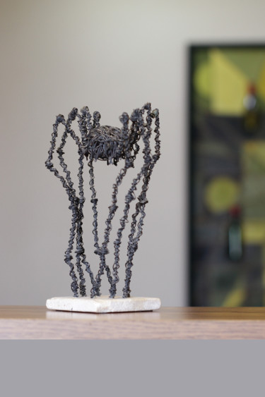 Fear (18x11x8 0.4kg iron, travertine) Sculpture intitulée "Fear (18x11x8 0.4kg…" par Karen Axikyan, Œuvre d'art originale, Métaux