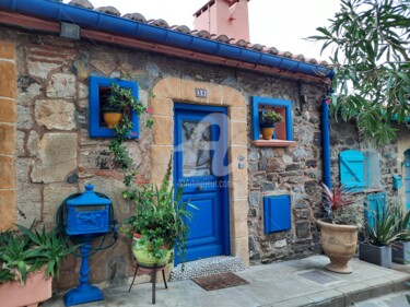 Photographie intitulée "La maison bleue à C…" par Isabelle Blot, Œuvre d'art originale, Photographie numérique