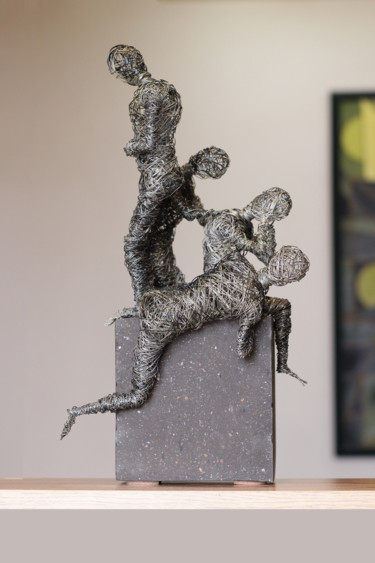 Approaches (42x17x22 4.5kg iron, tufa) 雕塑 标题为“Approaches (42x17x2…” 由Karen Axikyan, 原创艺术品, 金属