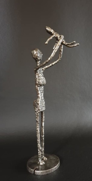 Sculpture titled "La mère et l'enfant…" by Sandrine Plumard, Original Artwork, Metals