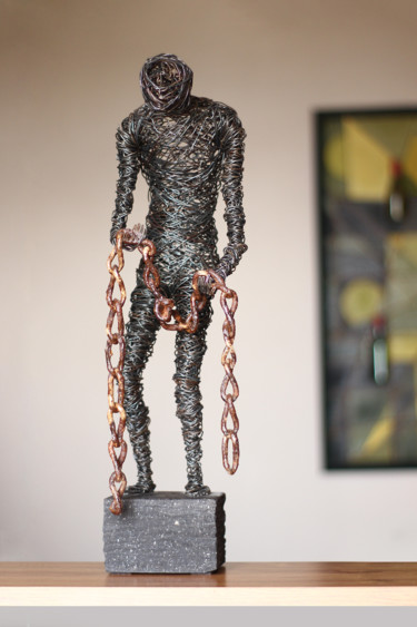 Long-awaited freedom (51x12x16 3.2kg iron, tufa) 「Long-awaited freedo…」というタイトルの彫刻 Karen Axikyanによって, オリジナルのアートワーク, 金属