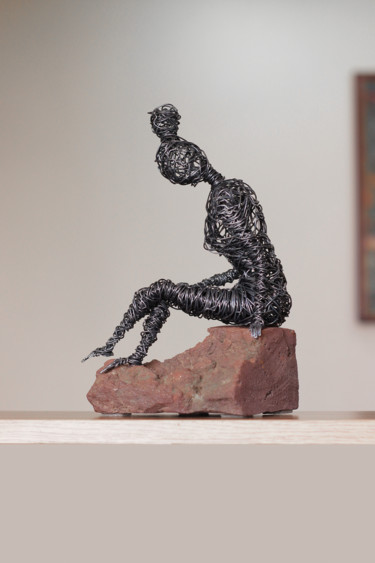 Thoughts (25x16x12 1.5kg iron, stone) Sculptuur getiteld "Thoughts (25x16x12…" door Karen Axikyan, Origineel Kunstwerk, Metalen