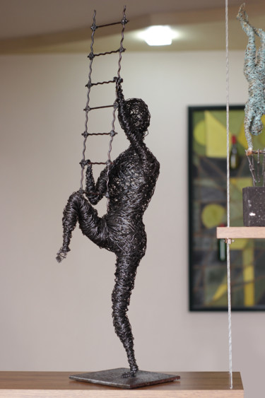 To the skies (65x17x15 2.7kg iron) 雕塑 标题为“To the skies (65x17…” 由Karen Axikyan, 原创艺术品, 金属