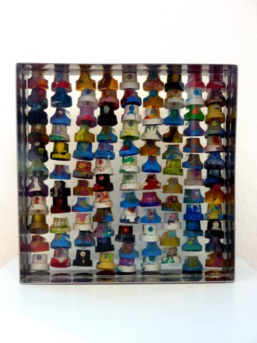 Sculpture titled "Caps" by Saname, Original Artwork, Resin