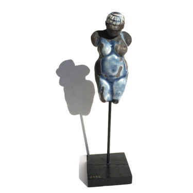 Vénus en céramique raku bleu inspirée de Willendorf Sculpture titled "Vénus en céramique…" by Vanessa Renoux, Original Artwork, Ceramics