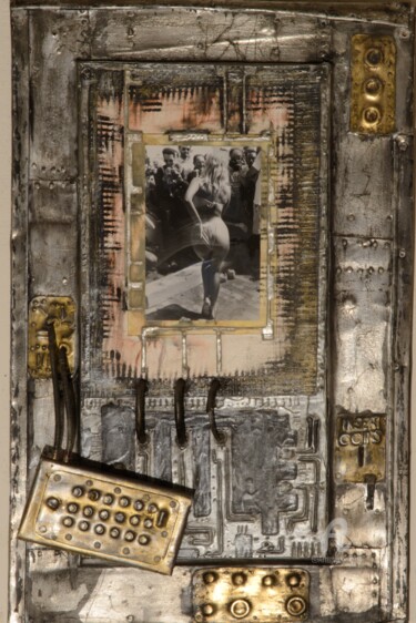 Escultura titulada "Erotic Juke Box" por Marc Majoullier, Obra de arte original, Metales