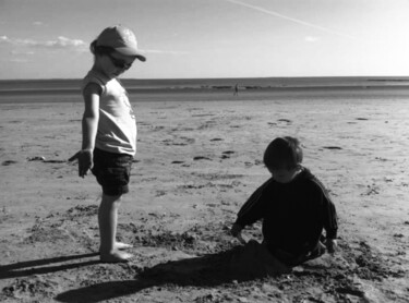 Photographie intitulée "Playing in the sand" par Pascal Carro (ORAK), Œuvre d'art originale, Photographie non manipulée