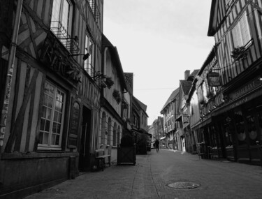 Photographie intitulée "Bernay - Au détour…" par Pascal Carro (ORAK), Œuvre d'art originale, Photographie numérique