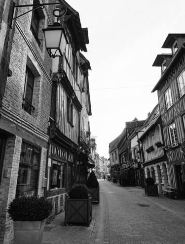Photography titled "Bernay - Au détour…" by Pascal Carro (ORAK), Original Artwork, Non Manipulated Photography