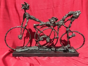 제목이 "Crazy cyclists 2."인 조형물 Erno Toth로, 원작, 청동
