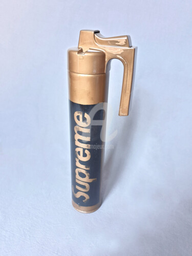 Supreme Starch Spray gold "Supreme Starch Spra…" başlıklı Heykel Na$H tarafından, Orijinal sanat, Sprey boya