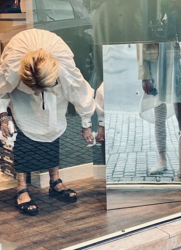 Photographie intitulée "La vitrine" par Emma Laroche, Œuvre d'art originale, Photographie numérique