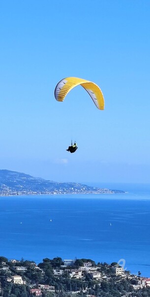 Parachute Ascensionnel sur Monaco. Photographie intitulée "Parachute Ascension…" par Patrice Le Gall, Œuvre d'art originale, Photographie non manipulée