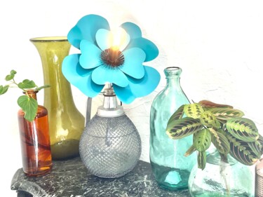Lampe fleur Le printemps bleu Design titled "Lampe fleur Le pri…" by Joel Carpentier (Ambiance d'Antan), Original Artwork, Luminaire