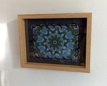 Kaléidoscope brodé bleu nuit "Kaléidoscope brodé…" başlıklı Tekstil Sanatı Léa Coutureau tarafından, Orijinal sanat, Nakış Karton üzerine monte edilmiş