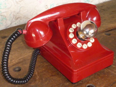 Design intitulée "TELEPHONE ROUGE" par Leferailleur02, Œuvre d'art originale, Luminaire