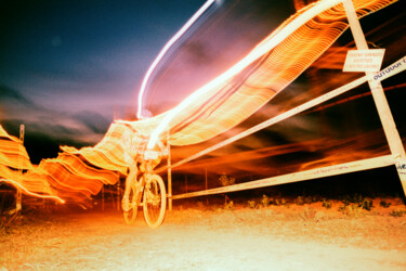 Fotografia intitolato "the bike's spirit #…" da Roberto Ferrero, Opera d'arte originale, fotografia a pellicola