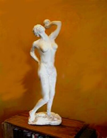 「Standing Female」というタイトルの彫刻 Carolyn   A. Debnamによって, オリジナルのアートワーク, しっくい