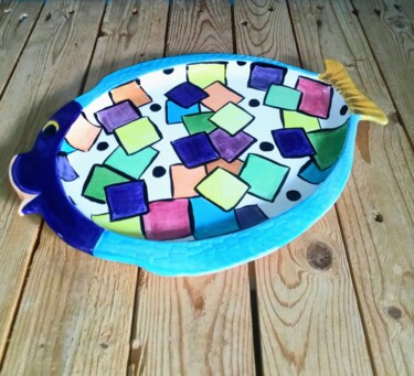 Assiette poisson en céramique , décor géomètrique Sculpture intitulée "Assiette poisson en…" par Anne Cabon, Œuvre d'art originale, Céramique