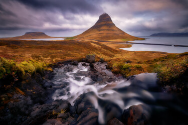 Kirkjufell, Iceland's Most Iconic Peak 제목이 "Kirkjufell, Iceland…"인 사진 Martin Kucera로, 원작, 디지털