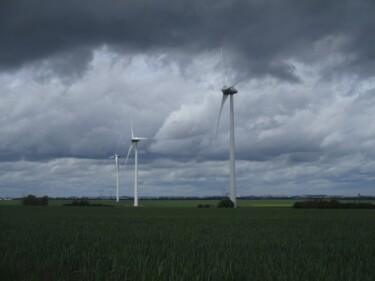 Fotografie mit dem Titel "Eoliennes sous l'or…" von Aurélien Comte, Original-Kunstwerk, Digitale Fotografie