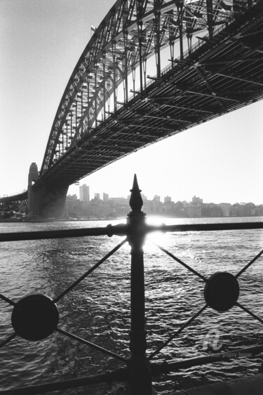 Sydney Harbour Bridge and fence - Sydney - Australia 摄影 标题为“Sydney Harbour Brid…” 由Scott Gregory Banner, 原创艺术品, 电影摄影