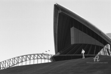 Jogger and Sydney Opera House - Sydney - Australia 摄影 标题为“Jogger and Sydney O…” 由Scott Gregory Banner, 原创艺术品, 电影摄影