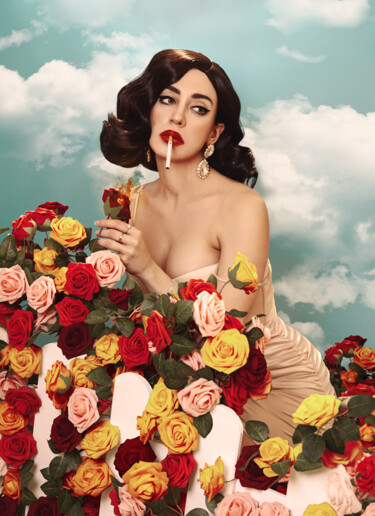 Photographie intitulée "The Housewife" par Lídia Vives, Œuvre d'art originale, Photographie numérique Monté sur Autre pannea…