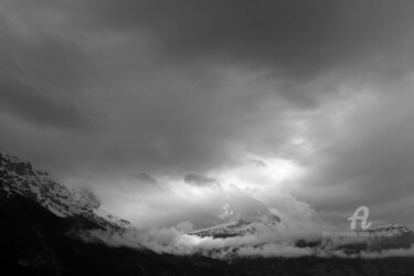Eiger and Kliene Scheidegg - near Grindelwald - Switzerland Φωτογραφία με τίτλο "Eiger and Kliene Sc…" από Scott Gregory Banner, Αυθεντικά έργα τέχνης, Ψηφιακή φωτογραφία