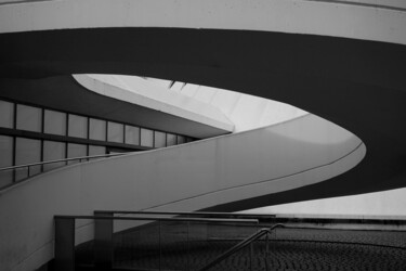 Photographie intitulée "Passerelle le Havre" par Aurélien Comte, Œuvre d'art originale, Photographie numérique