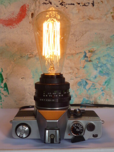 PRAKTICA - MTL3 Design intitulée "PRAKTICA - MTL3" par Leferailleur02, Œuvre d'art originale, Luminaire