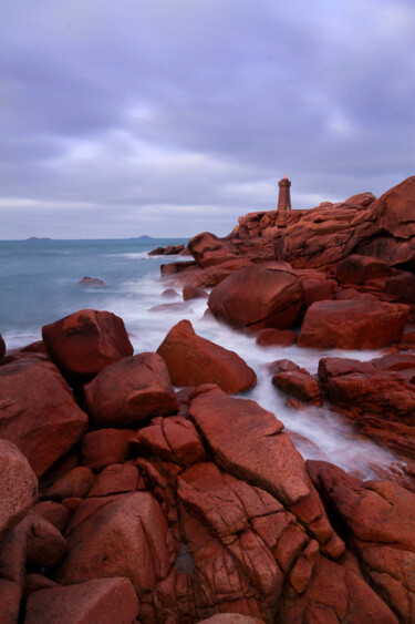 Phare de Men Ruz Photographie intitulée "Phare de Men Ruz" par Erwann Guyomarch, Œuvre d'art originale, Photographie numérique
